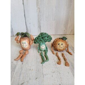 Anthropomorphic carrot orange broccoli shelf sitter dangling feet unique set